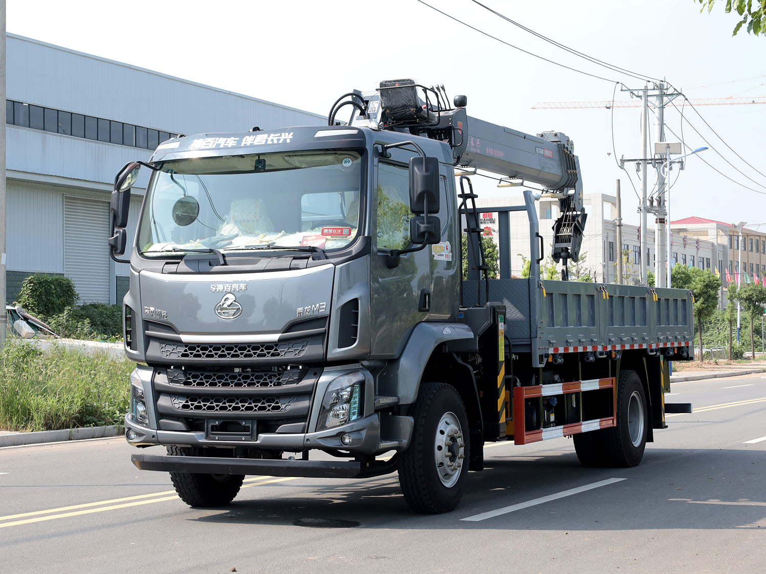 东风柳汽乘龙M3排半上装长兴质尊版8吨直臂式吊机（pro）